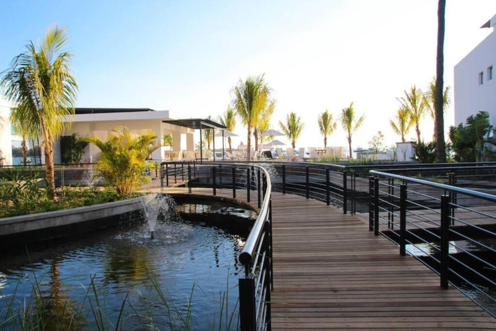 Latitude Luxury Seafront Suite Rivière Noire Kültér fotó