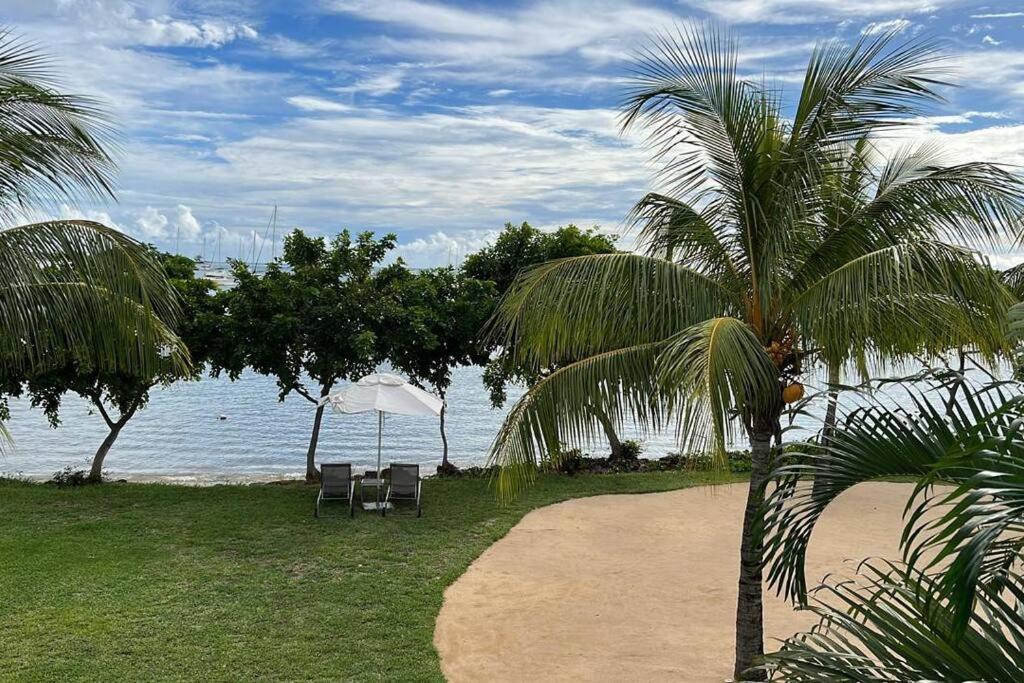 Latitude Luxury Seafront Suite Rivière Noire Kültér fotó