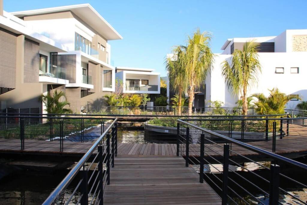 Latitude Luxury Seafront Suite Rivière Noire Kültér fotó