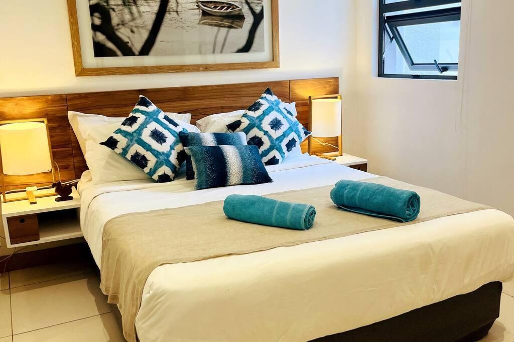 Latitude Luxury Seafront Suite Rivière Noire Kültér fotó