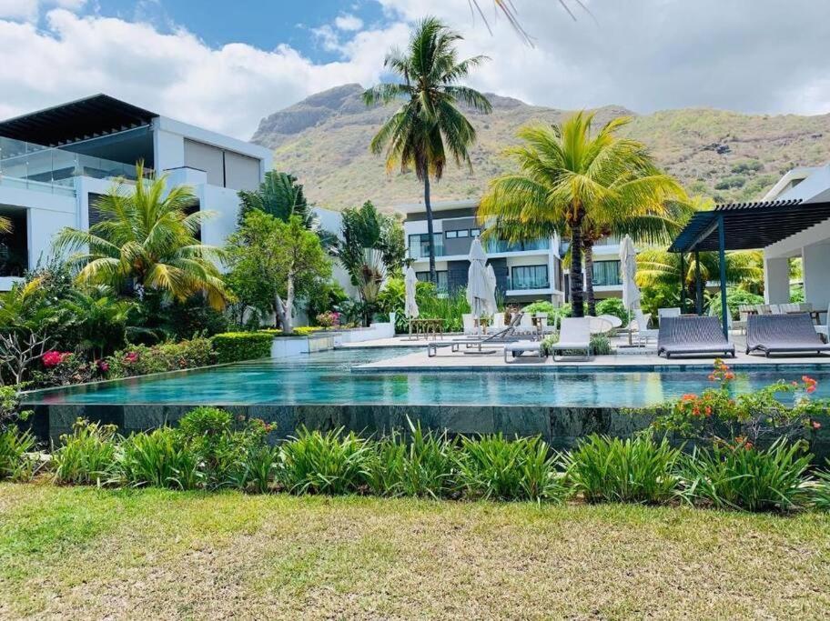 Latitude Luxury Seafront Suite Rivière Noire Kültér fotó