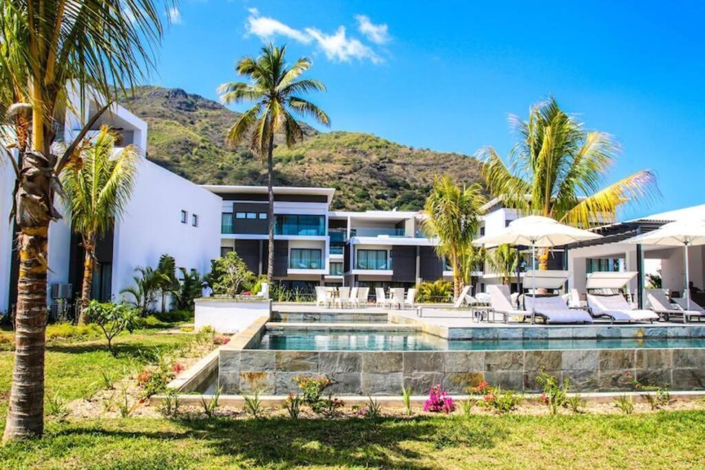 Latitude Luxury Seafront Suite Rivière Noire Kültér fotó