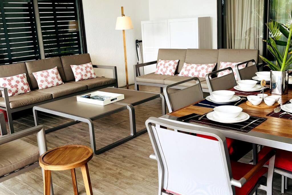 Latitude Luxury Seafront Suite Rivière Noire Kültér fotó