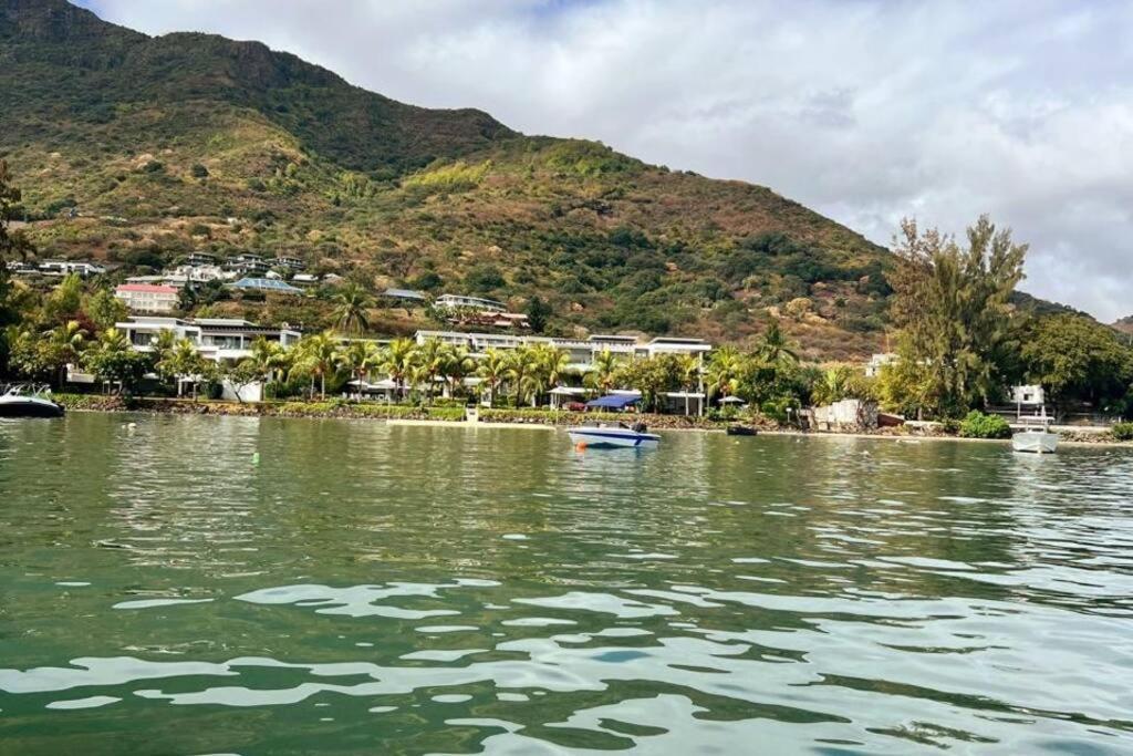 Latitude Luxury Seafront Suite Rivière Noire Kültér fotó